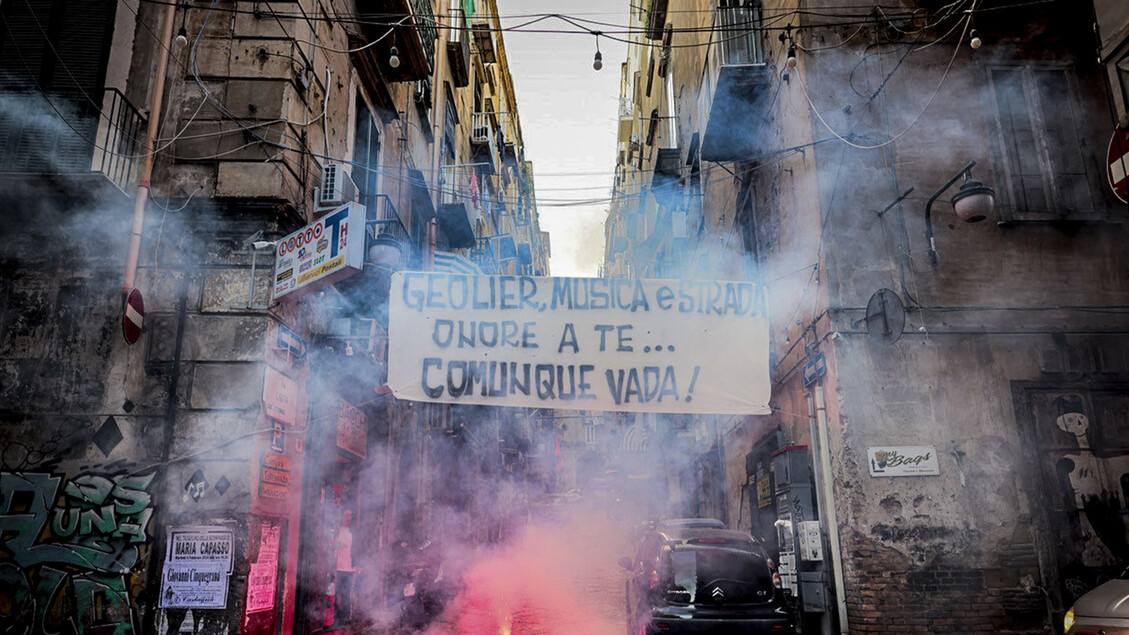 Sanremo:striscione a Napoli,onore a te Geolier comunque vada - RIPRODUZIONE RISERVATA