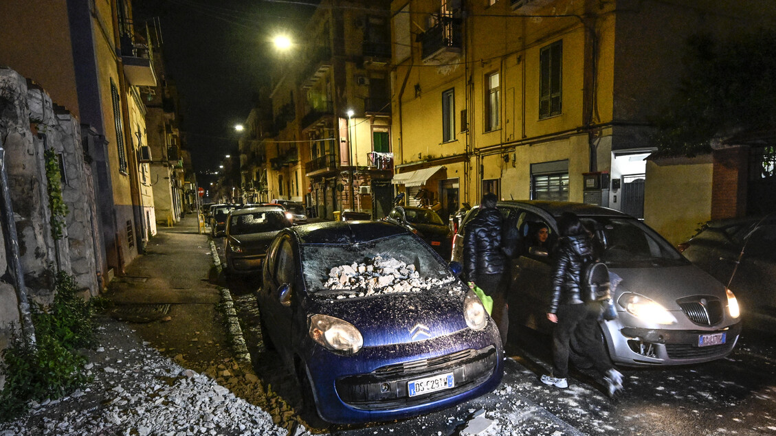 Panico a Napoli per terremoto 4.4, tanti in strada