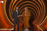 Celine Dion a sorpresa sul palco dei Grammy