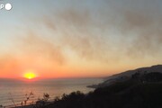 Incendi a Los Angeles, tra il fumo e le macerie a Palisades