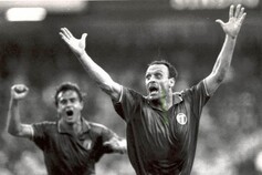 Totò Schillaci con la maglia della Nazionale in campo