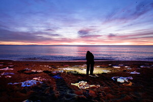 Open Arms� installation pays tribute to 2,600 migrants drowned in the Mediterranean this year (ANSA)