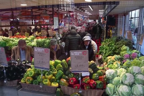 Carrello di Natale, da arance a zucchine prezzi fino a +40%