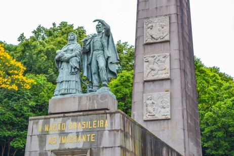 Memorial por imigrantes em Caxias do Sul