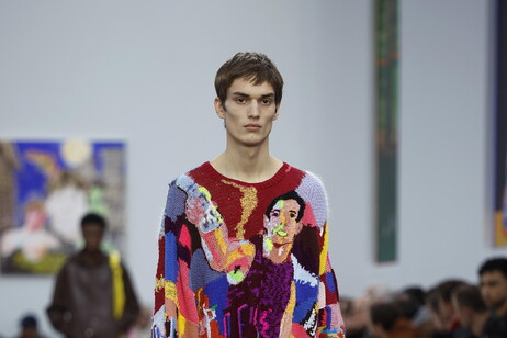 Loewe - Runway - Paris Men's Fashion Week Fall/Winter 2024/2025