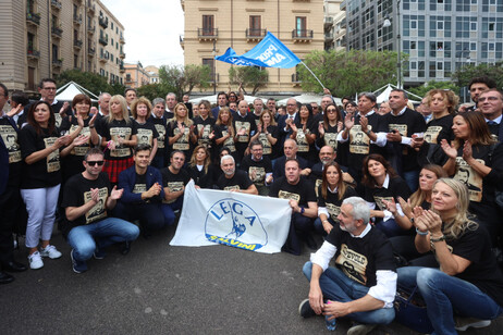 Apoiadores de Salvini protestam contra procuradores em Palermo