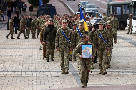 Funeral de militar ucraniano morto na guerra contra a Rússia