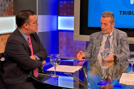 El embajador de Italia, Marcello Fondi, durante la entrevista televisiva en Asunción