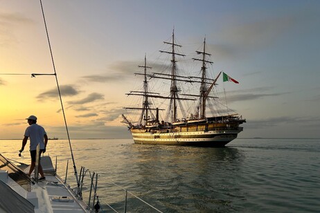 El Amerigo Vespucci se marcha de Doha rumbo a Abu Dhabi