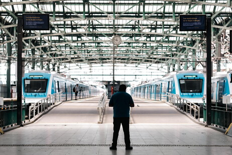 Una estación de tren desierta