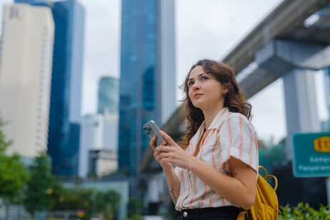 Una donna a Kuala Lumpur, Malaysia @iStock.