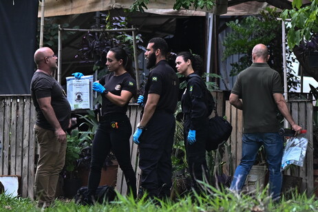 Aftermath of the explosions outside the Supreme Court of Brazil