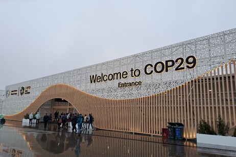 Entrada de pavilhão da COP29, em Baku