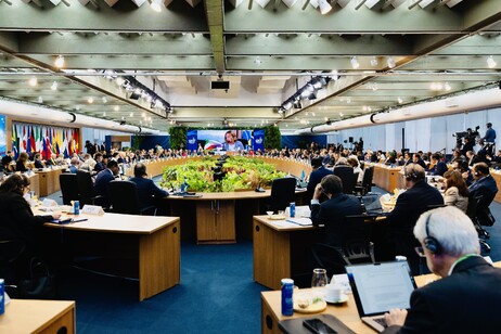 Líder da UE participa de cúpula de líderes no Rio