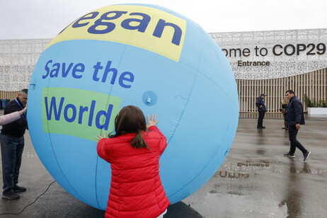 Protesto pelo clima durante a COP 29