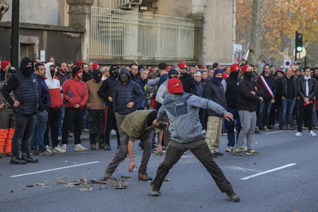 Protestos em Carcassonne, no sul da França, contra acordo Mercosul-UE