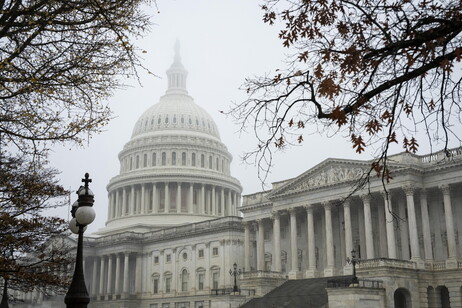 Trump boccia l'accordo bipartisan anti shutdown, Usa nel caos