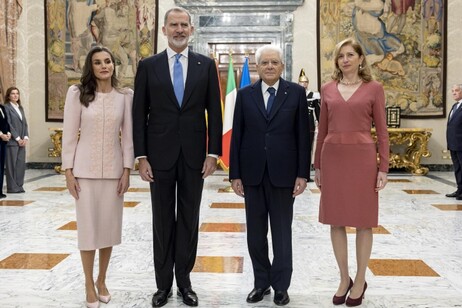 Mattarella e Laura com o rei Felipe e a rainha Letícia da Espanha