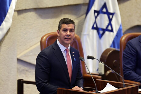 Santiago Peña durante visita ao Parlamento de Israel