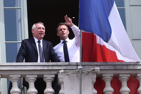 Macron e Bayrou no Palácio do Eliseu