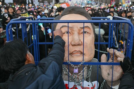 Manifestação na Coreia do Sul celebra impeachment de Yoon