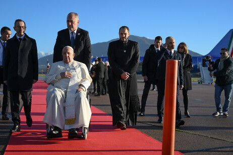 Papa Francisco durante visita à Córsega, na França