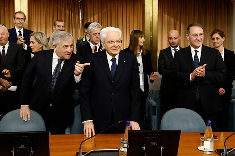 Sergio Mattarella participa de conferência de embaixadores em Roma