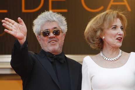 Pedro Almodóvar com a estrela de seus filmes, Marisa Paredes