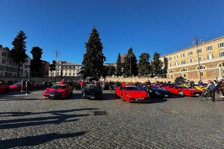 A Roma un'iniziativa benefica con le Ferrari