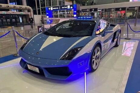 Un brioso Lamborghini al servicio de la Policía Nacional