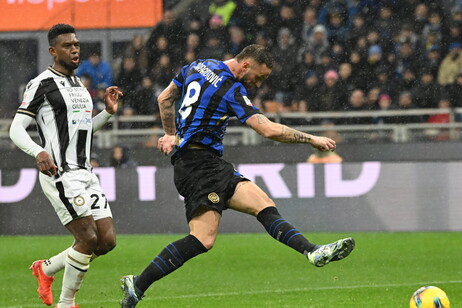 Inter de Milão fez dois gols no Estádio Giuseppe Meazza