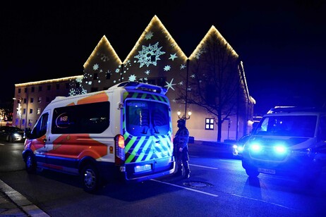 Un auto arrolla a una multitud en un mercado navideño de Magdeburgo, Alemania