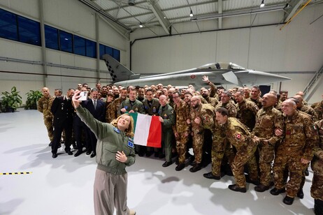 Meloni ai militari, Italia riconoscente, sa i vostri sacrifici