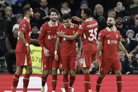 Liverpool se consolida al tope del torneo