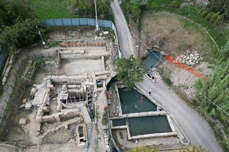 Vista aérea do sítio arqueológico de San Casciano dei Bagni