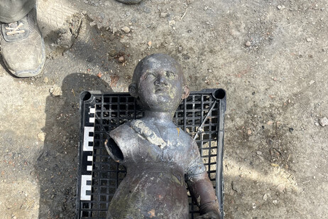 Estátua de menino descoberta em San Casciano dei Bagni