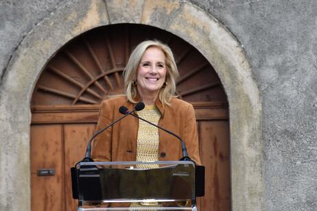 Jill Biden durante visita a Gesso, na Sicília