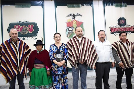 El Embajador de Italia en Ecuador, Giovanni Davoli, inauguró la exposición "Niñez y Educación Rural"