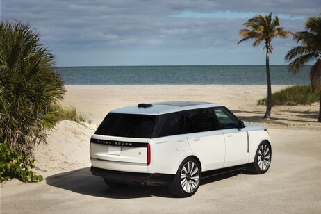 Debutta a Miami la nuova Range Rover SV Candeo