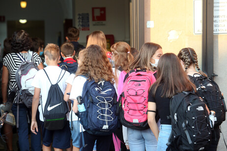 Crianças em escola de Lodi, na Itália