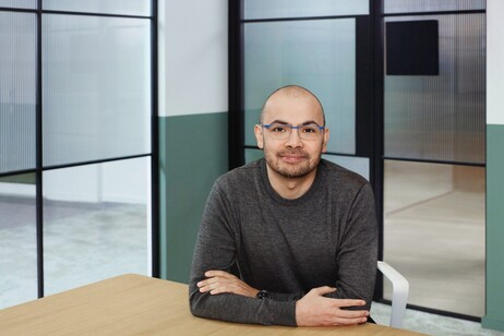 Demis Hassabis, CEO do Google DeepMind (Foto: Escola Politécnica Federal de Lausana)