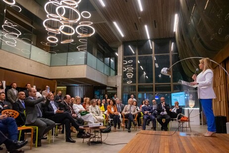 Maria Tripodi durante fórum no Consulado da Itália em São Paulo (crédito: Altieri Fotos)