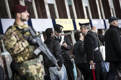 Controlli alla stazione Termini nell'ambito del piano sicurezza per il Giubileo