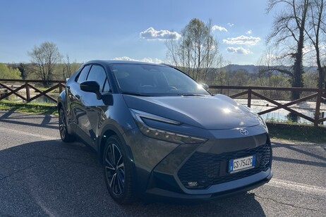 Toyota C-HR: seduce in maniera sostenibile