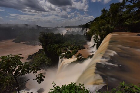 Lado argentino as Cataratas do Iguaçu, na fronteira com o Brasil