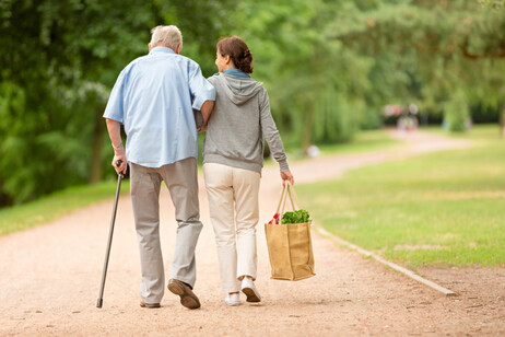 La Toscana amplia l'attività del centro di ascolto dell'Ispro, assistiti anche 800 caregiver