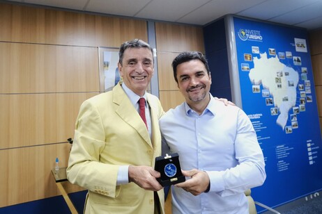 Embaixador Alessandro Cortese com o ministro Celso Sabino