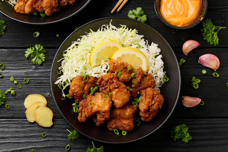 Japanese Fried crispy Chicken Karaage foto iStock.