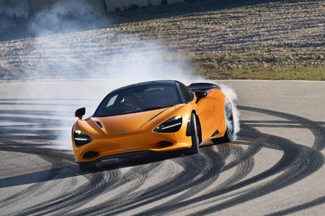 McLaren Artura Spider al Salone dell'Auto di Torino 2024