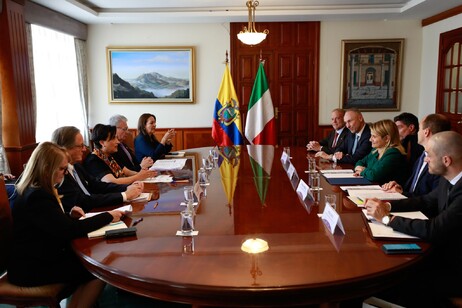 La reunión entre la canciller ecuatoriana y la subsecretaria italiana.